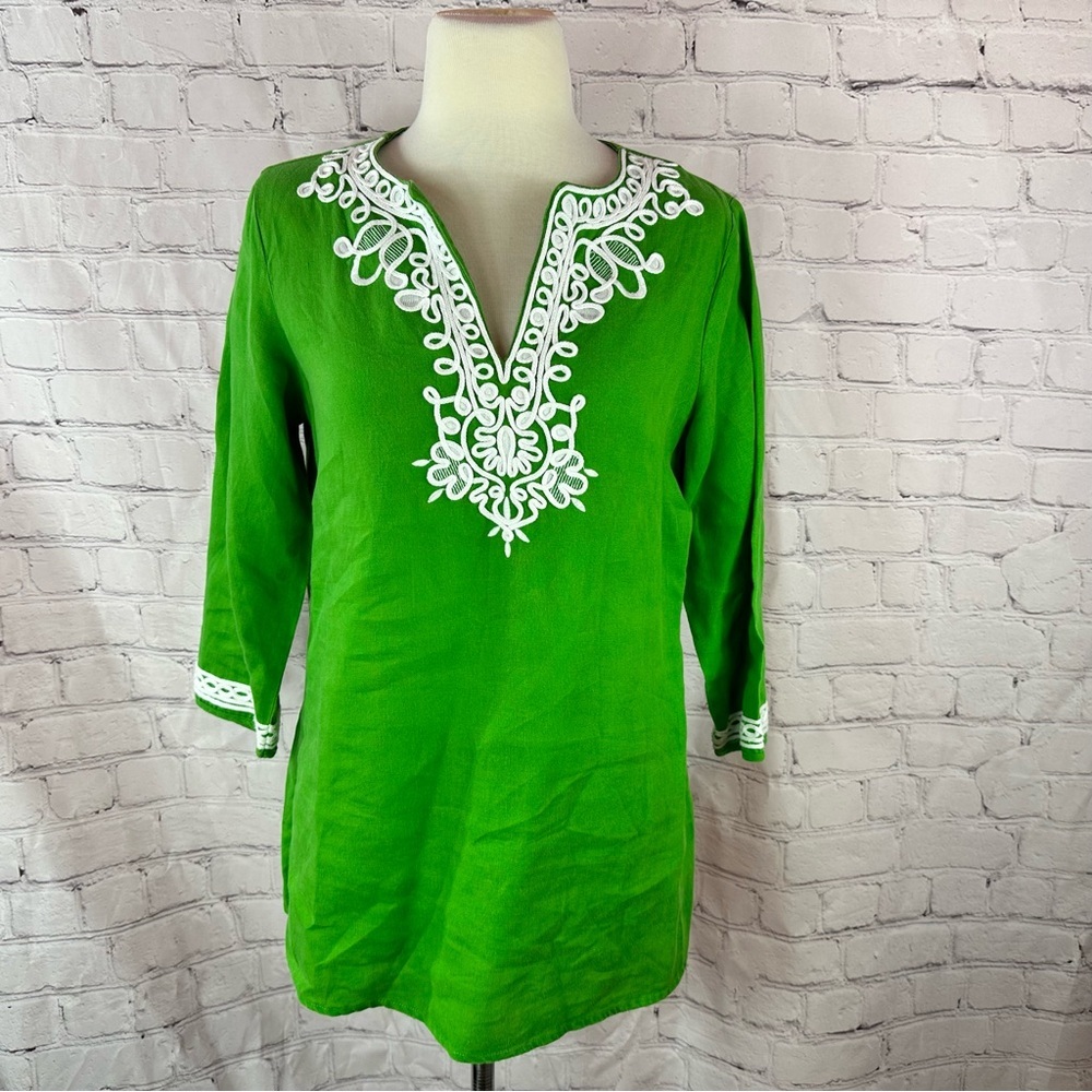 Jones New York Kelly Green Tunic with White Embroidered Trim